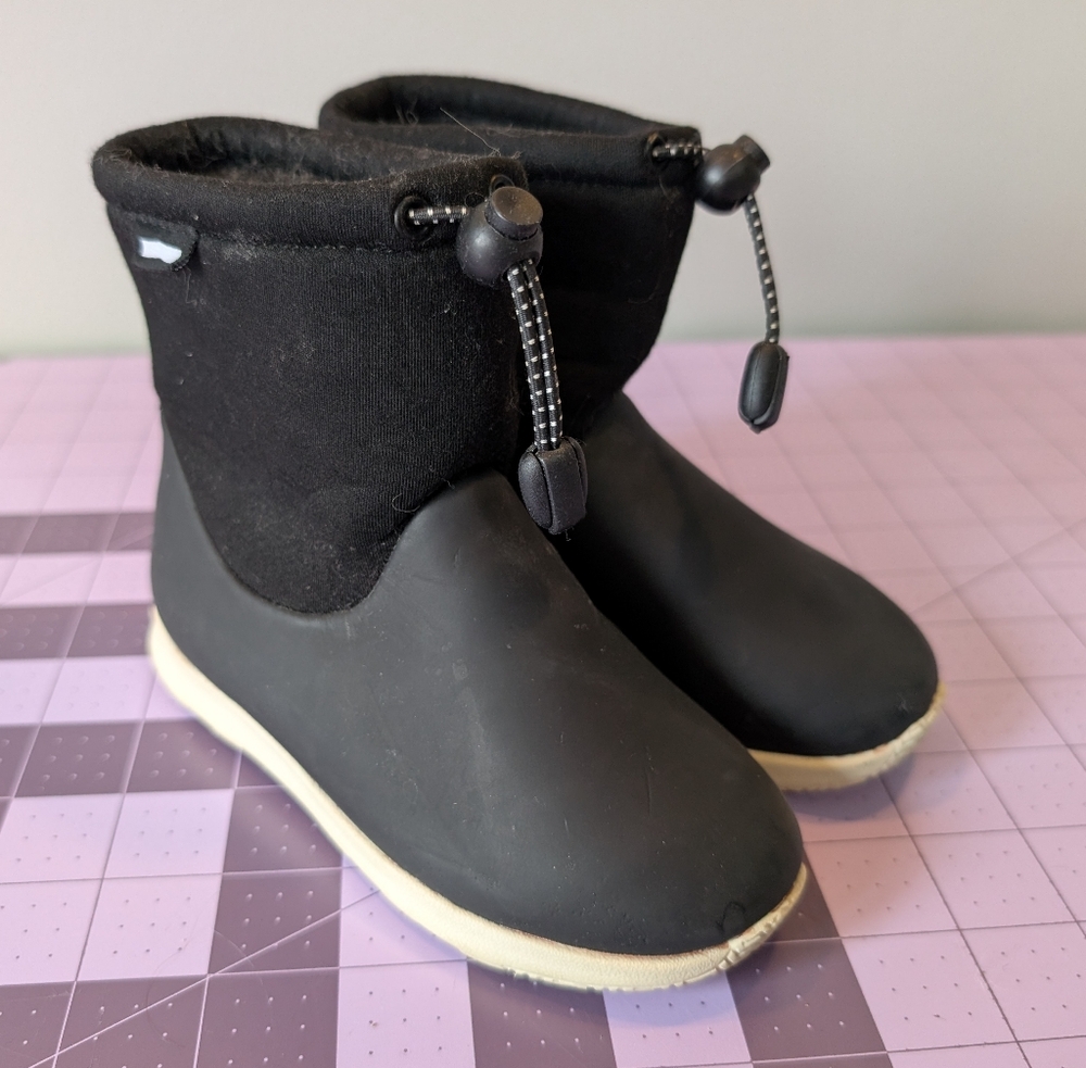 Native AP Ranger lined rain Boots Kids Size 9 toddler Black lightweight wellies